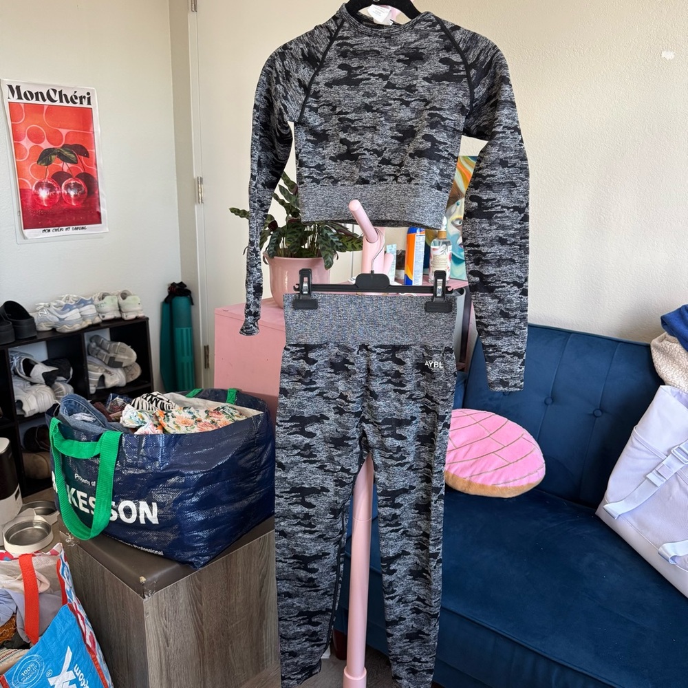 AYBL Gray Camo Seamless Active Set - Long Sleeve Crop Top & Leggings